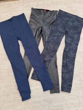 Bundle (3) Spanx leggings women’s size S/M
